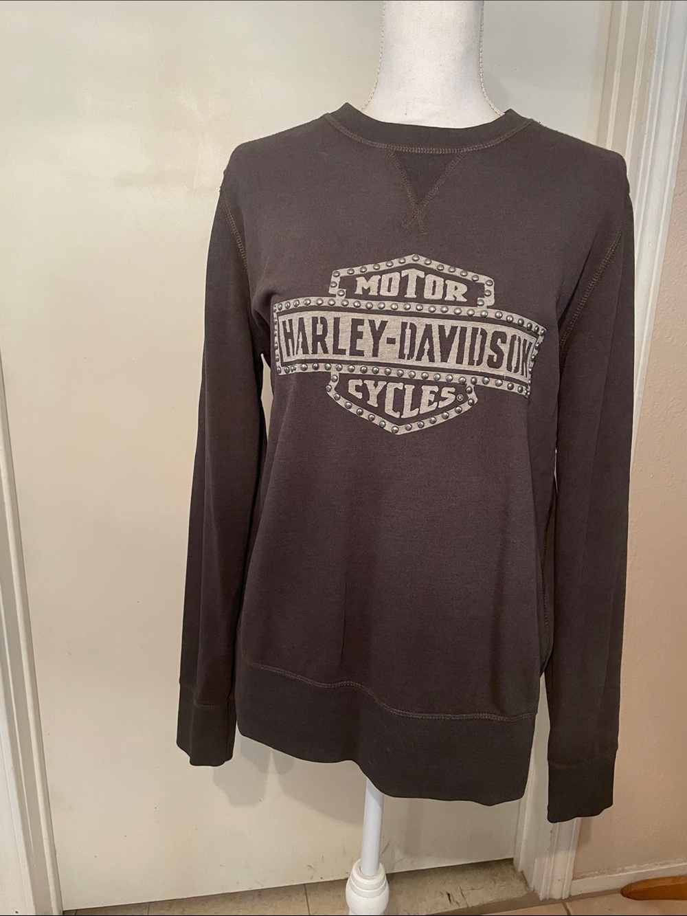 “Harley-Davidson” Crewneck Sweatshirt with Studs Logo!